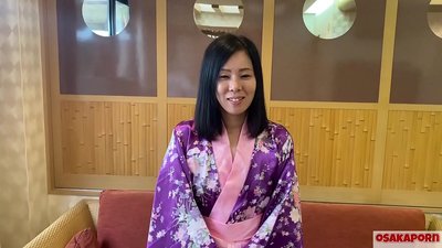 Usa ka 41 anyos nga Hapon nga asawa nanglimbong sa iyang bana ug ang mga lalaki nakighilawas tungod sa kuwarta. Asian bitch nahigugma itom balhiboon puki sekso, patik ug blowjobs. masturbating nagbarog nga doggy IFOM OSAKAORN
