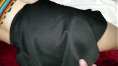 Natulog nga ulay schoolgirl igsoon nga babaye gets iyang hugot nga asno sa iyang mga tudlo